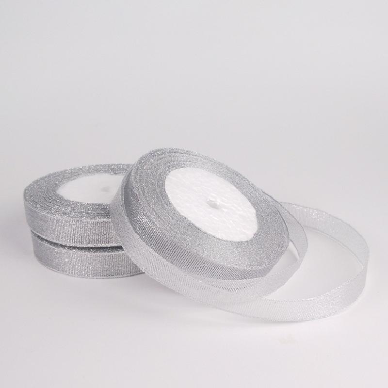 Dây satin vàng bạc, lý tưởng cho làm bánh, hộp quà, và trang trí lễ hội. Hoàn hảo cho gói quà, bánh sinh nhật và trang trí ngày lễ.