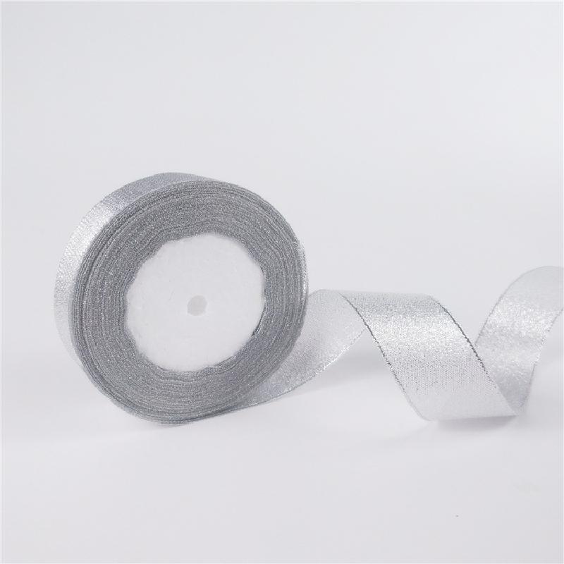 Dây satin vàng bạc, lý tưởng cho làm bánh, hộp quà, và trang trí lễ hội. Hoàn hảo cho gói quà, bánh sinh nhật và trang trí ngày lễ.