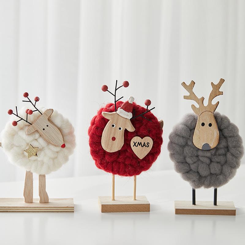 Đồ trang trí Giáng Sinh phong cách Bắc Âu - gỗ và len, bao gồm tuần lộc, ông già Noel, cây thông. Hoàn hảo cho trang trí bàn và không gian Giáng Sinh.