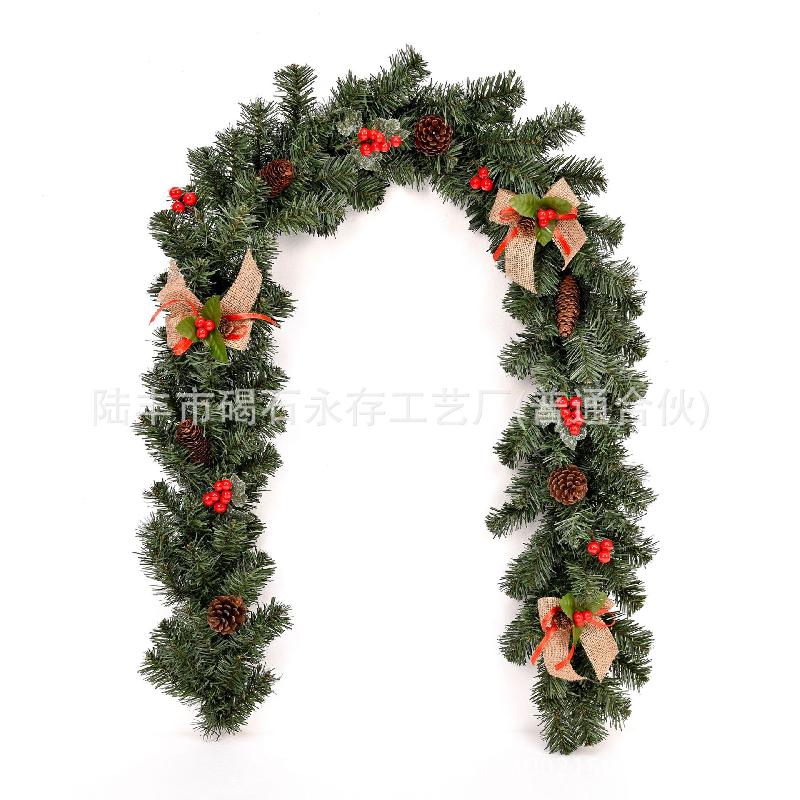 Cây dẻo trang trí Giáng Sinh 180cm với quả đỏ. Lý tưởng cho trang trí cửa và trang trí Noel. Hàng trực tiếp từ nhà sản xuất.