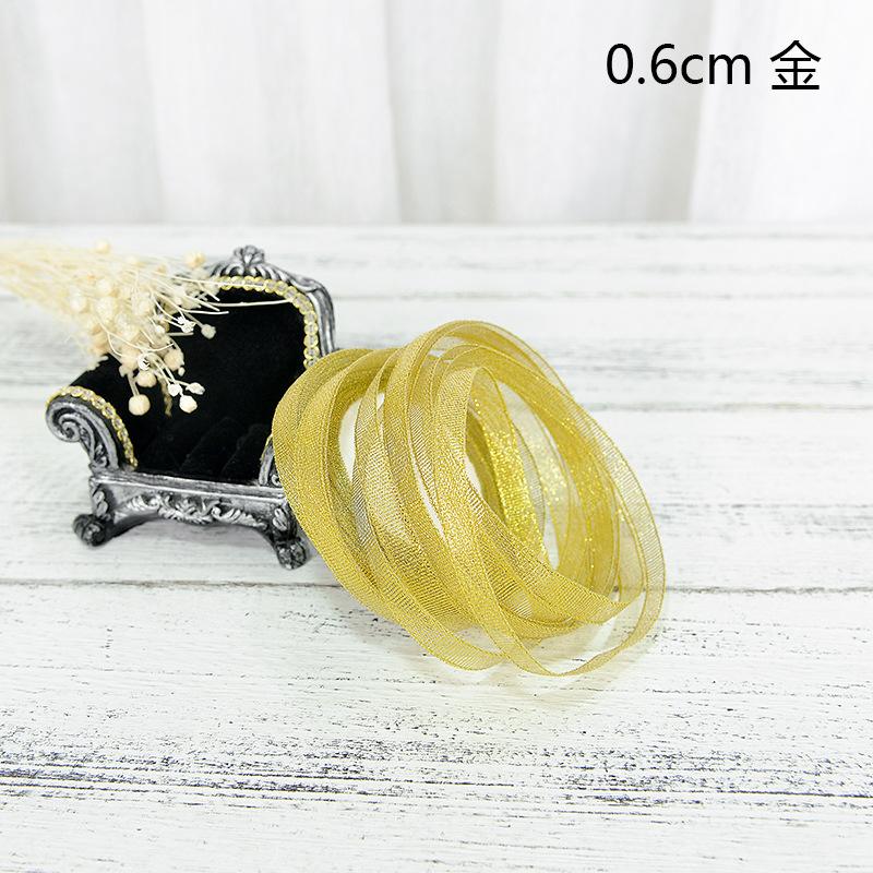 Dây satin vàng bạc, lý tưởng cho làm bánh, hộp quà, và trang trí lễ hội. Hoàn hảo cho gói quà, bánh sinh nhật và trang trí ngày lễ.
