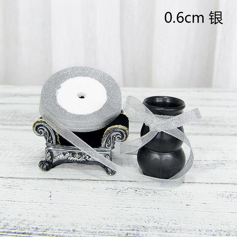 Dây satin vàng bạc, lý tưởng cho làm bánh, hộp quà, và trang trí lễ hội. Hoàn hảo cho gói quà, bánh sinh nhật và trang trí ngày lễ.