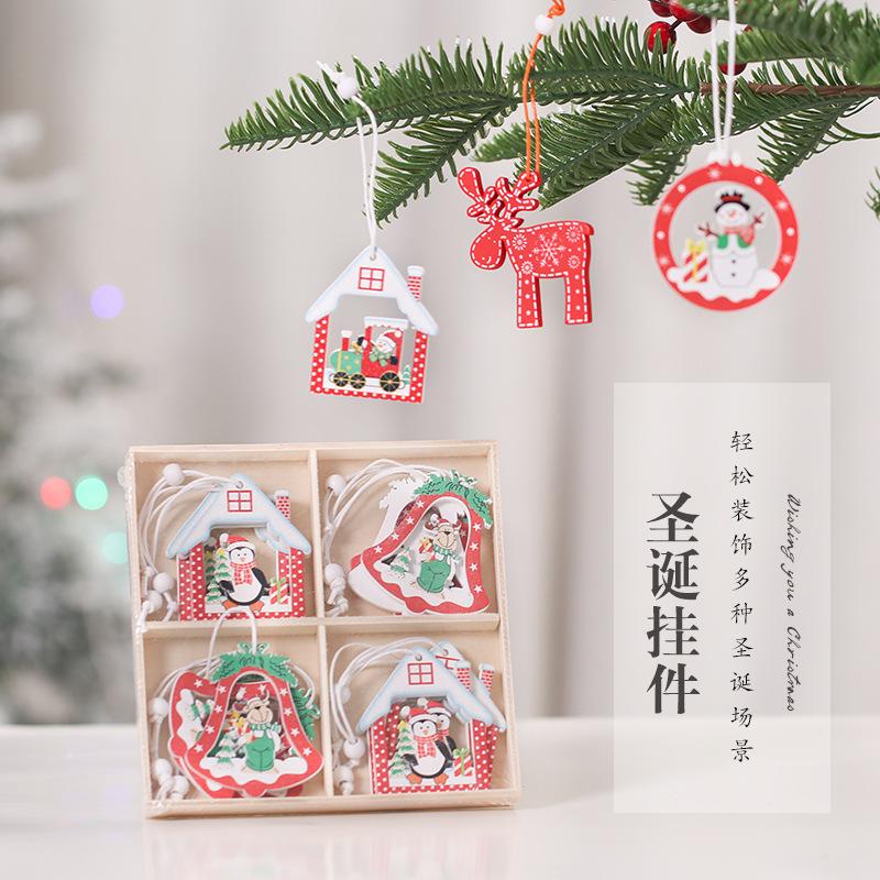 Đồ trang trí Giáng Sinh: móc treo gỗ nhỏ, cây thông, tuần lộc, trang trí tinh xảo và quà tặng đẹp mắt.
