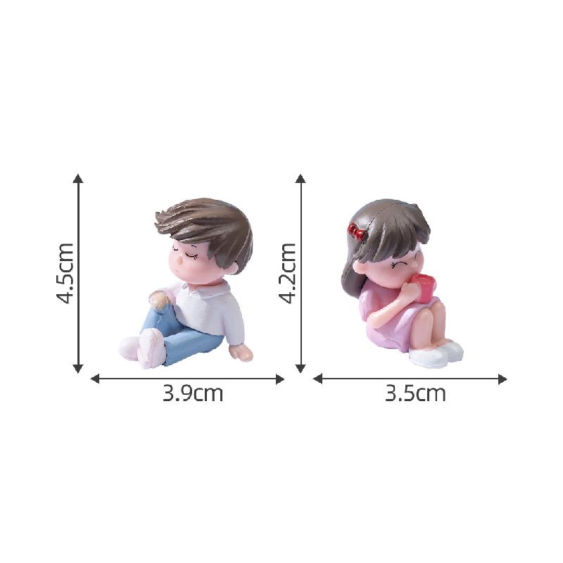 Tiểu cảnh đôi ngồi dễ thương trang trí bánh và xe hơi (ZC-804)