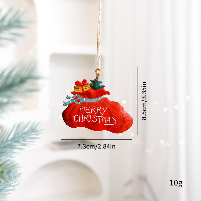 Trang trí Noel: Treo cây Noel ông già, người tuyết và tất