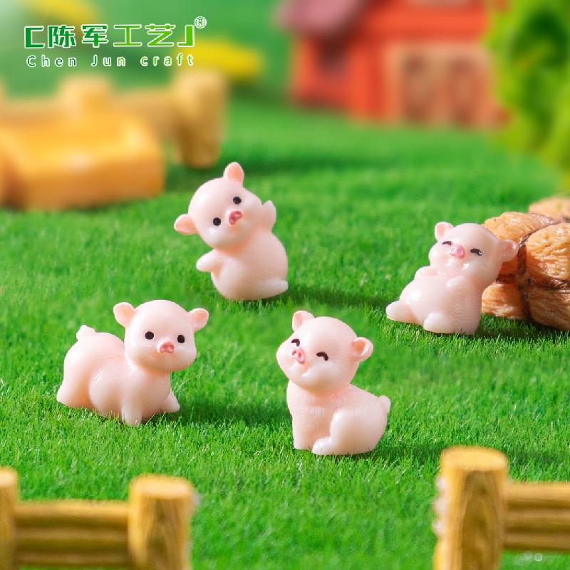 微景观创意可爱四只小猪公仔DIY装饰品挂配件迷你车载桌面小摆件