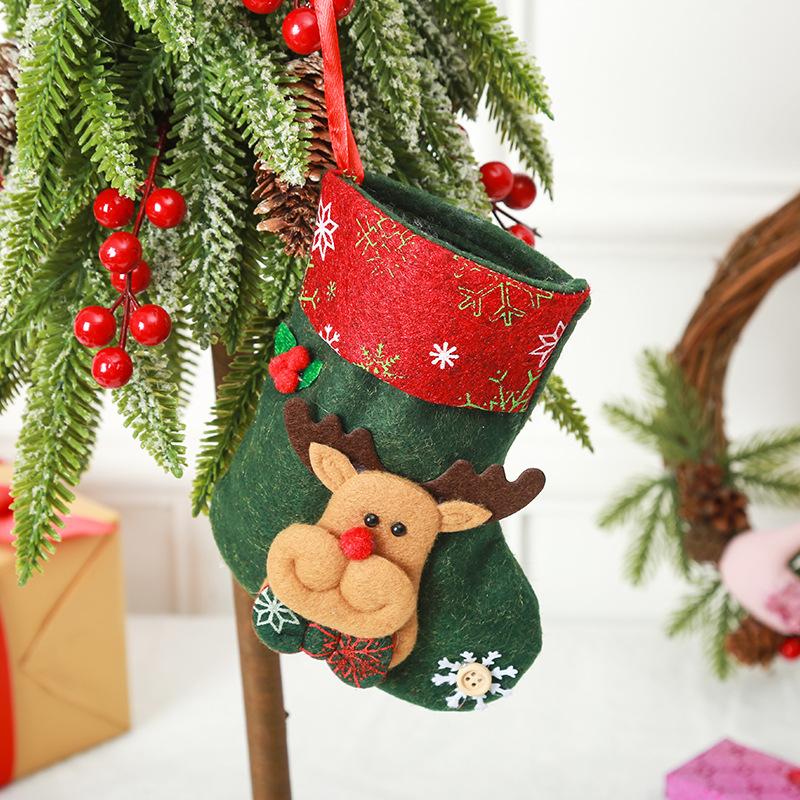 Túi quà Giáng Sinh: tất Santa, túi quà nhỏ, bao đựng kẹo, trang trí cây thông Noel, móc treo trang trí.