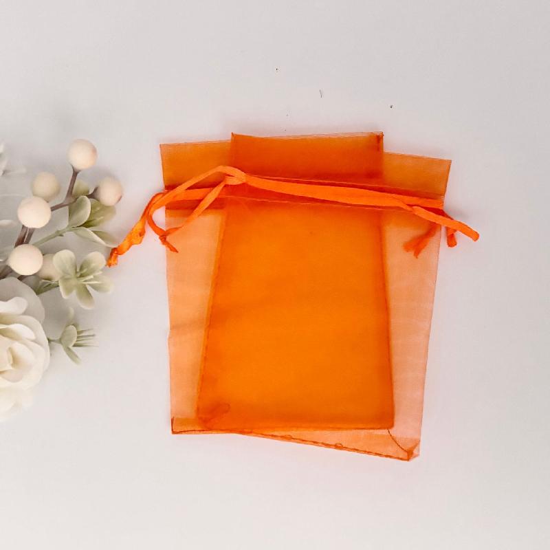 Túi lưới euge màu đơn giản, sẵn có, lý tưởng cho đóng gói mỹ phẩm, quà tặng và trang sức. Chất liệu nhẹ và tiện dụng cho mọi nhu cầu.