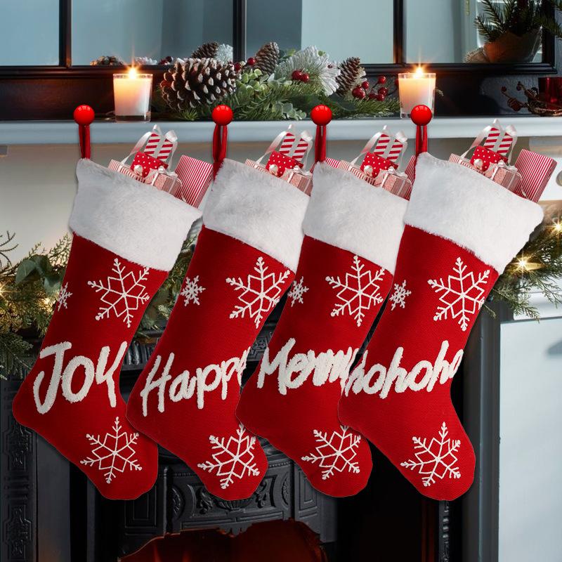 Trang trí Giáng Sinh 2024: Tất len Noel, phụ kiện treo cây thông, túi quà Noel độc đáo, lý tưởng cho trang trí cây thông Noel đẹp tại nhà.