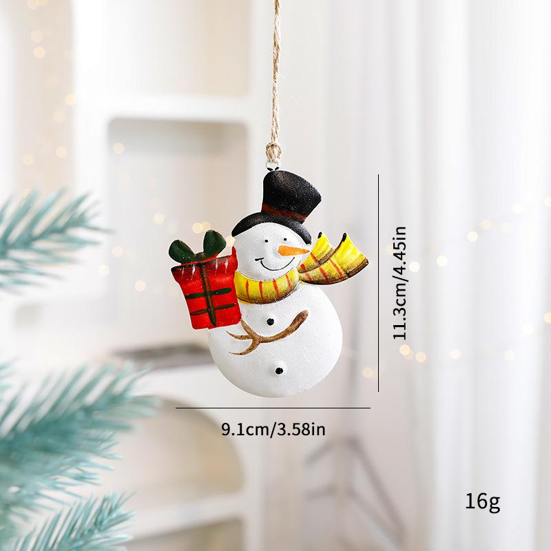 Trang trí Noel: Treo cây Noel ông già, người tuyết và tất