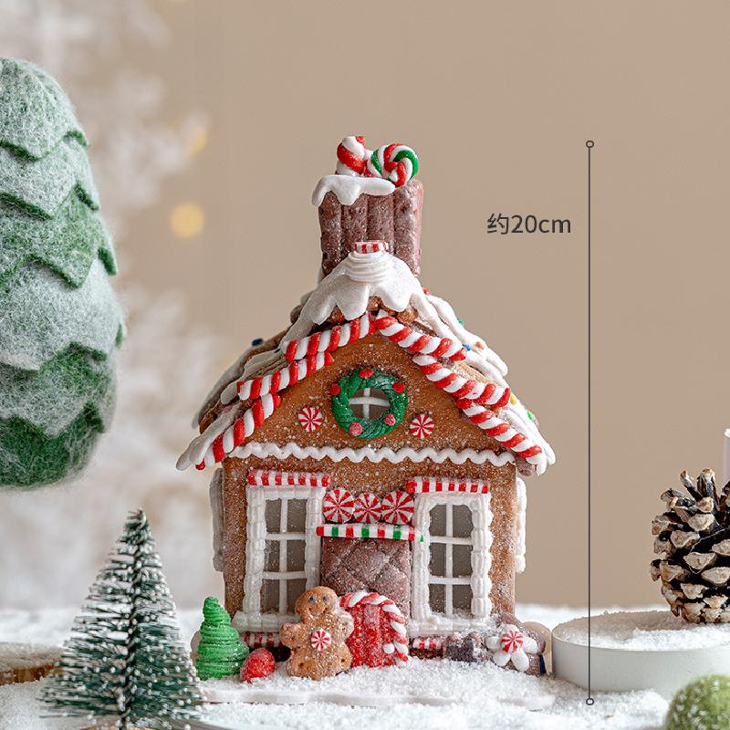 Trang trí Noel: Cây thông, chuông sáng tạo cho không gian ấm