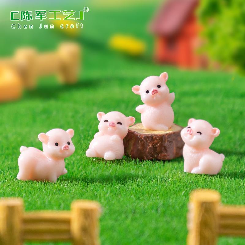 微景观创意可爱四只小猪公仔DIY装饰品挂配件迷你车载桌面小摆件