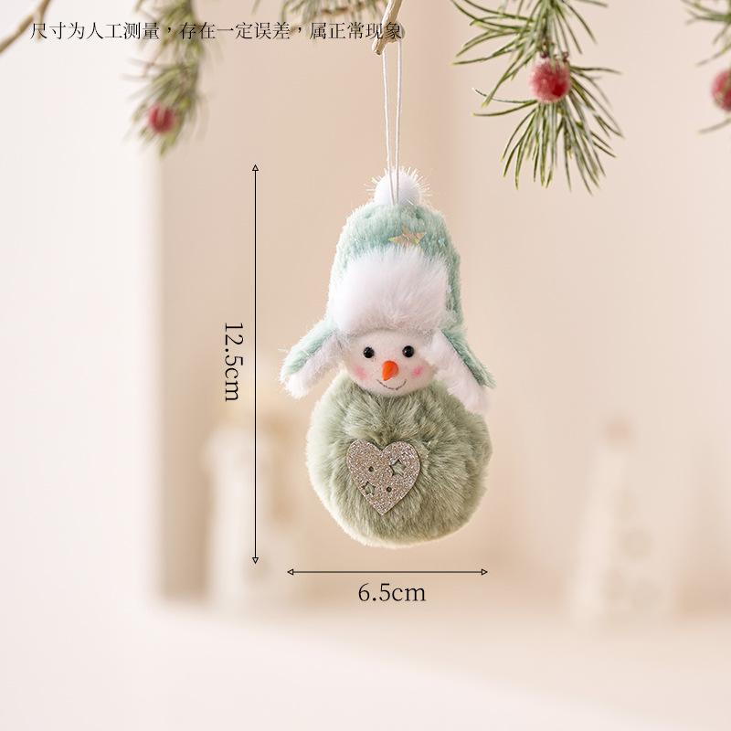 Trang trí Noel: Ông già Noel, người tuyết, cây treo nổi bật