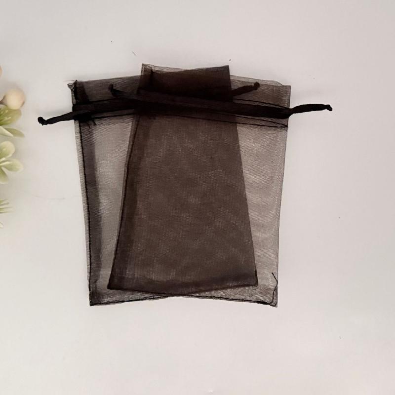 Túi lưới euge màu đơn giản, sẵn có, lý tưởng cho đóng gói mỹ phẩm, quà tặng và trang sức. Chất liệu nhẹ và tiện dụng cho mọi nhu cầu.