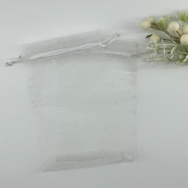 Túi lưới euge màu đơn giản, sẵn có, lý tưởng cho đóng gói mỹ phẩm, quà tặng và trang sức. Chất liệu nhẹ và tiện dụng cho mọi nhu cầu.