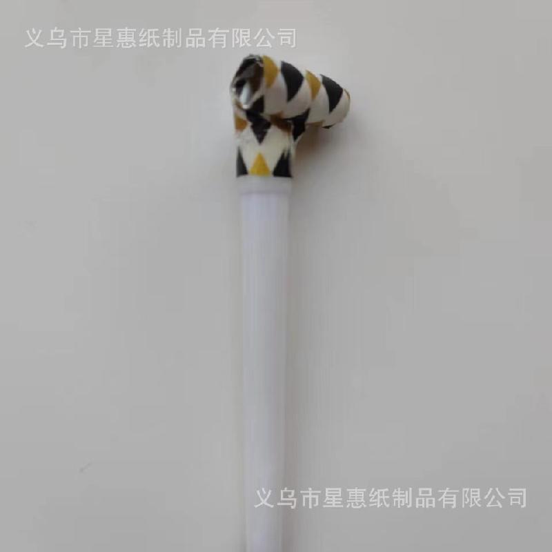 Đạo cụ tiệc Tết - mũ lễ hội, băng đô, kèn, và kim tuyến, lý tưởng cho trang trí không gian và tạo không khí vui vẻ cho các bữa tiệc.
