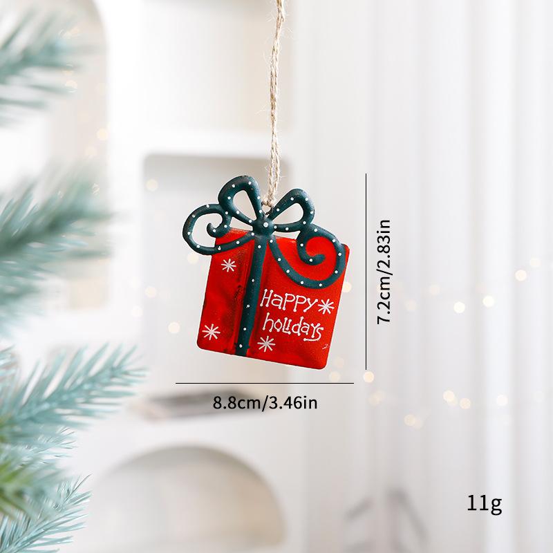 Trang trí Noel: Treo cây Noel ông già, người tuyết và tất