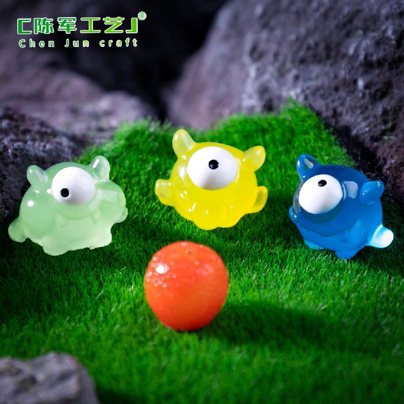 跨境外贸微景观创意荧夜光独眼小怪兽 DIY装饰品挂配件迷你小摆件