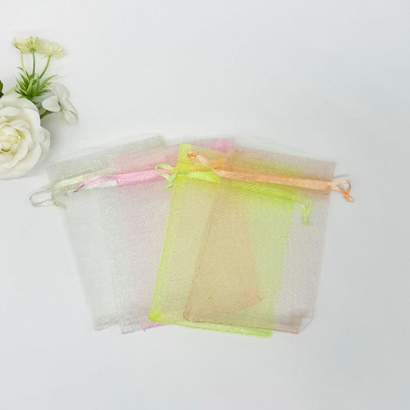 Túi lưới euge màu đơn giản, sẵn có, lý tưởng cho đóng gói mỹ phẩm, quà tặng và trang sức. Chất liệu nhẹ và tiện dụng cho mọi nhu cầu.