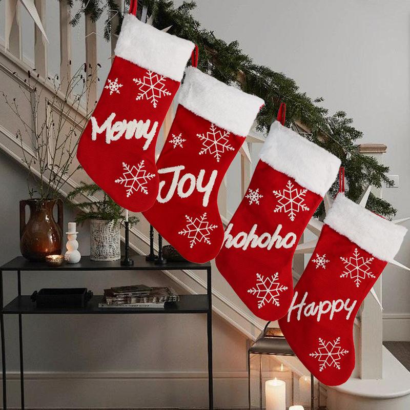 Trang trí Giáng Sinh 2024: Tất len Noel, phụ kiện treo cây thông, túi quà Noel độc đáo, lý tưởng cho trang trí cây thông Noel đẹp tại nhà.