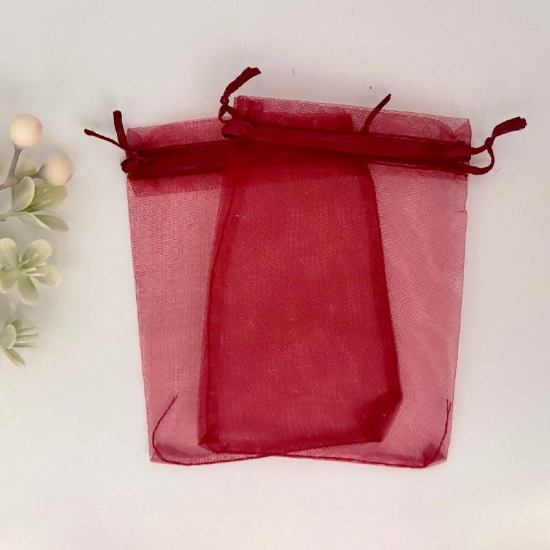 Túi lưới euge màu đơn giản, sẵn có, lý tưởng cho đóng gói mỹ phẩm, quà tặng và trang sức. Chất liệu nhẹ và tiện dụng cho mọi nhu cầu.