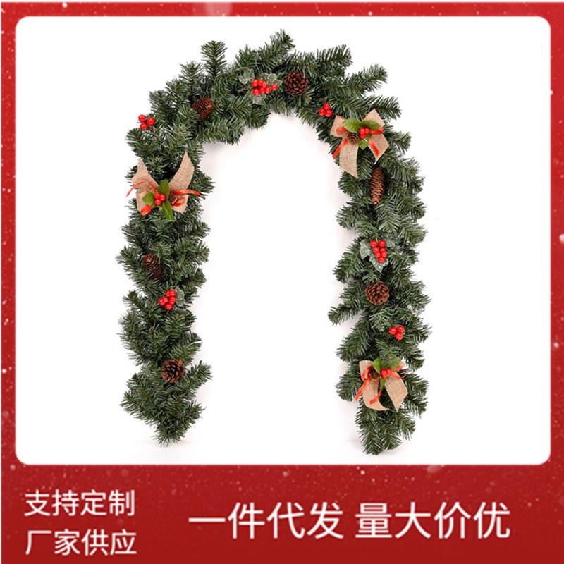 Cây dẻo trang trí Giáng Sinh 180cm với quả đỏ. Lý tưởng cho trang trí cửa và trang trí Noel. Hàng trực tiếp từ nhà sản xuất.