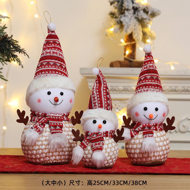 Trang trí Noel: Búp bê người tuyết, cây thông, chụp ảnh