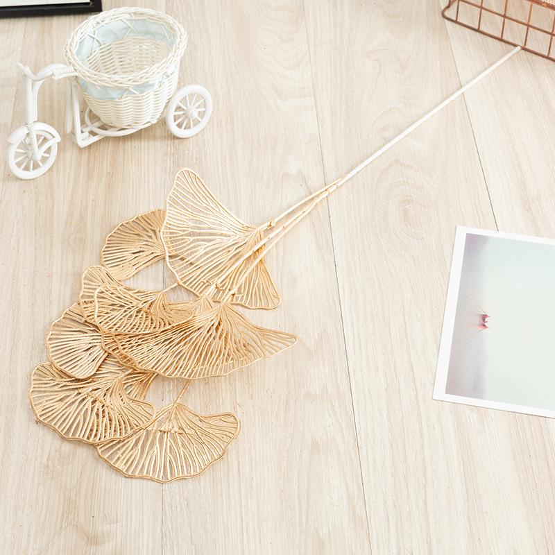 Hoa giả nhựa spray màu - lá bạch đàn, lá bạc, và lá ginkgo màu vàng kim, trang trí nội thất, phòng khách, và cảnh cưới. Đồ trang trí sang trọng và tinh tế.