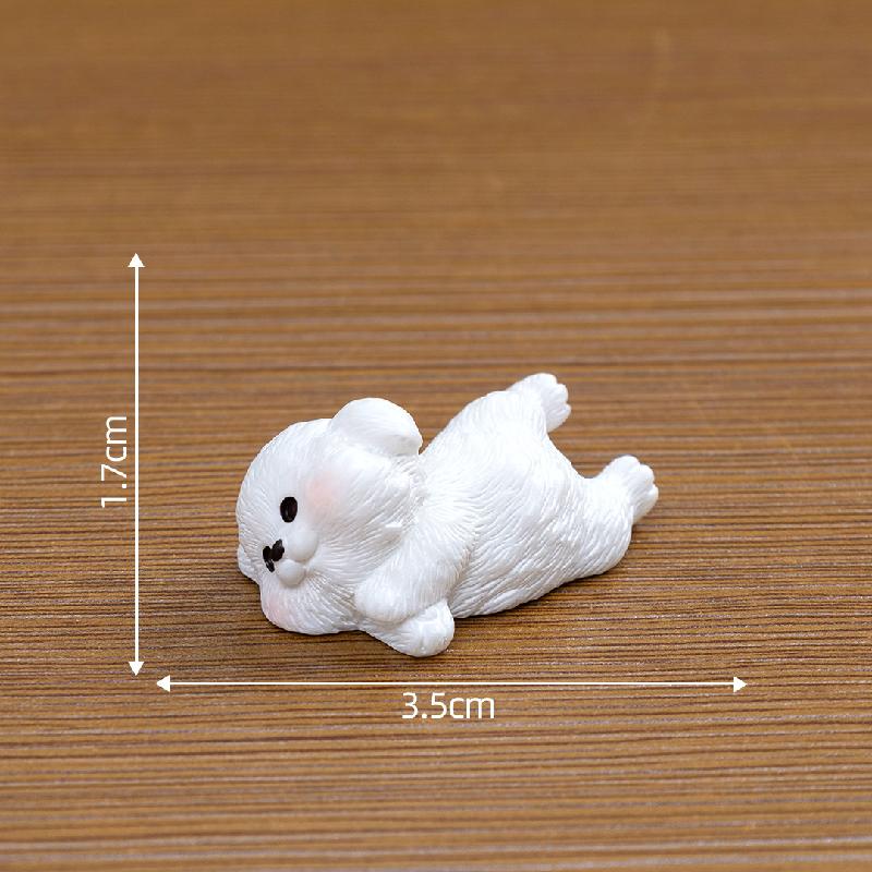 Tiểu cảnh chó trắng chạy dưới mưa, trang trí xe hơi mini (ZC-61)