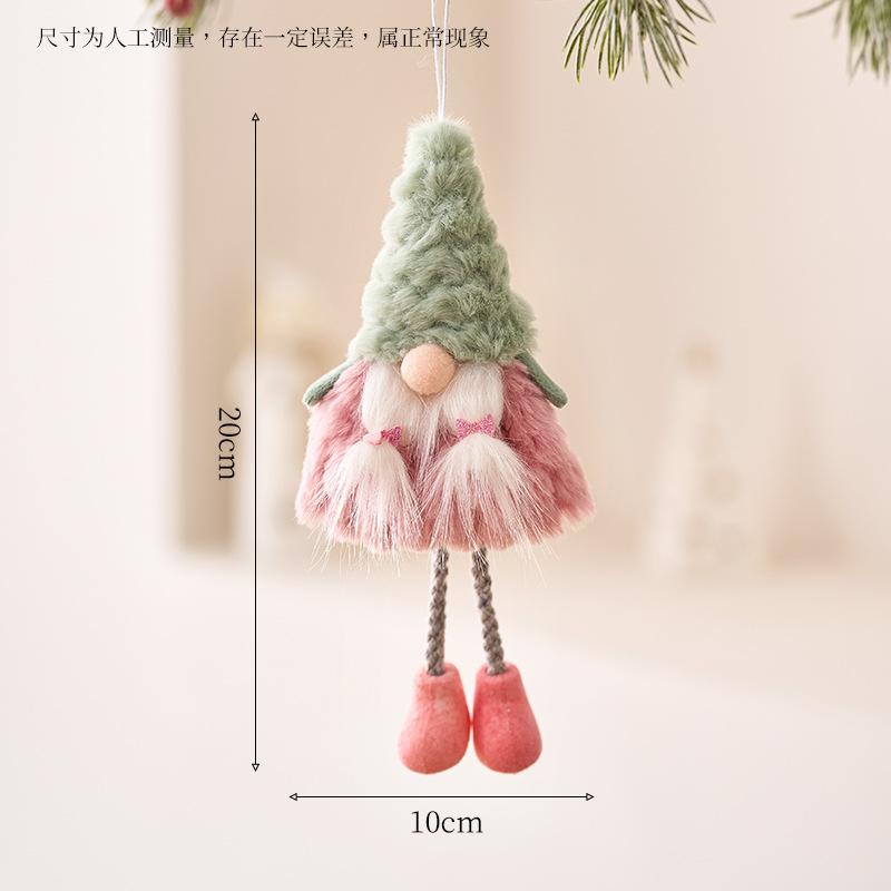 Trang trí Noel: Ông già Noel, người tuyết, cây treo nổi bật