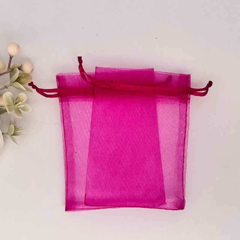 Túi lưới euge màu đơn giản, sẵn có, lý tưởng cho đóng gói mỹ phẩm, quà tặng và trang sức. Chất liệu nhẹ và tiện dụng cho mọi nhu cầu.