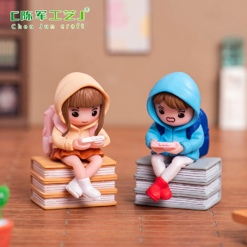 微景观创意打游戏背包情侣娃娃屋 DIY装饰品配件汽车载桌面小摆件