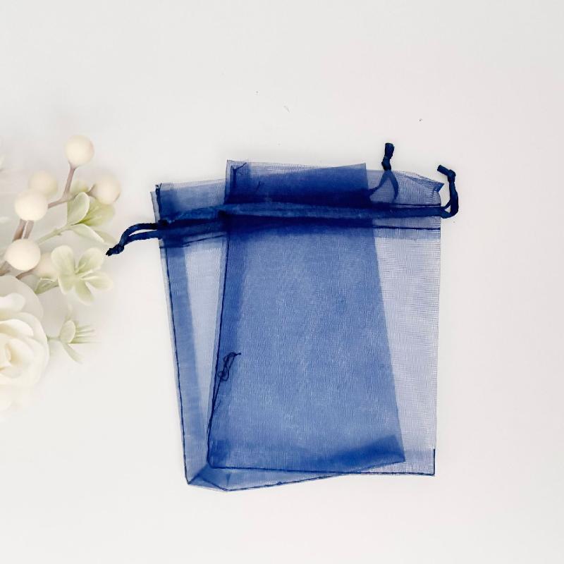 Túi lưới euge màu đơn giản, sẵn có, lý tưởng cho đóng gói mỹ phẩm, quà tặng và trang sức. Chất liệu nhẹ và tiện dụng cho mọi nhu cầu.