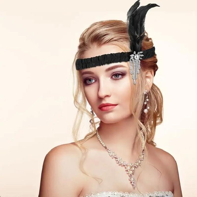 Mũ đầu đen với lông vũ kiểu Gatsby 1920s, lý tưởng cho hóa trang Halloween và bữa tiệc độc thân. Sẵn có hàng, trang trí phong cách và quyến rũ.