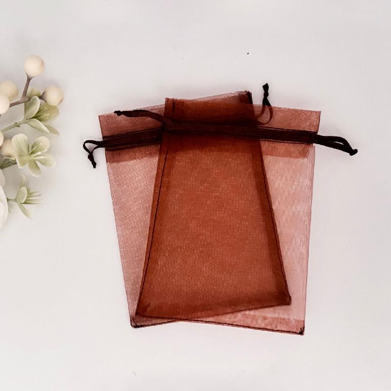 Túi lưới euge màu đơn giản, sẵn có, lý tưởng cho đóng gói mỹ phẩm, quà tặng và trang sức. Chất liệu nhẹ và tiện dụng cho mọi nhu cầu.