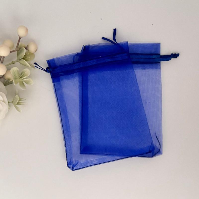 Túi lưới euge màu đơn giản, sẵn có, lý tưởng cho đóng gói mỹ phẩm, quà tặng và trang sức. Chất liệu nhẹ và tiện dụng cho mọi nhu cầu.