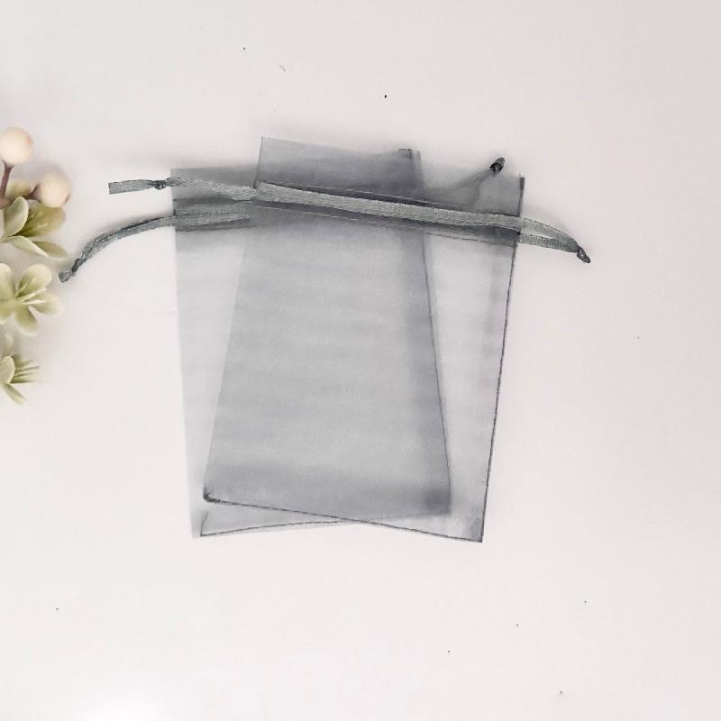 Túi lưới euge màu đơn giản, sẵn có, lý tưởng cho đóng gói mỹ phẩm, quà tặng và trang sức. Chất liệu nhẹ và tiện dụng cho mọi nhu cầu.