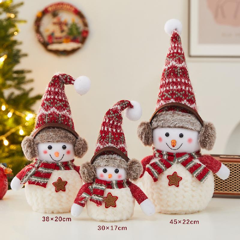 Trang trí Noel: Búp bê người tuyết, cây thông, chụp ảnh