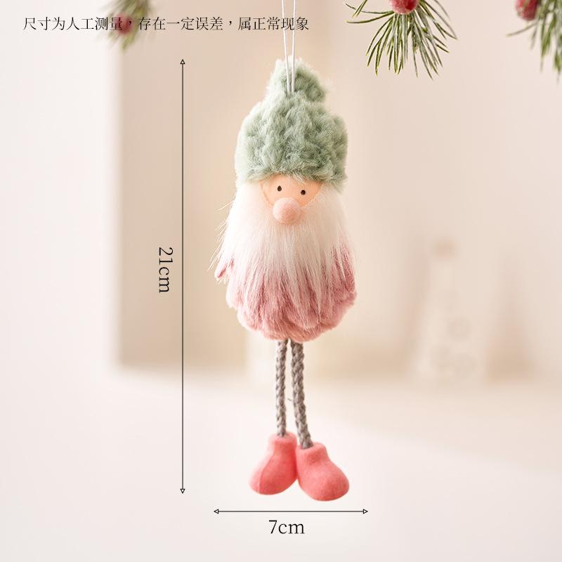 Trang trí Noel: Ông già Noel, người tuyết, cây treo nổi bật