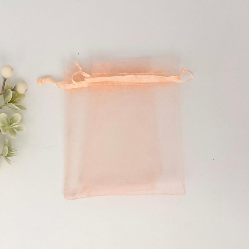 Túi lưới euge màu đơn giản, sẵn có, lý tưởng cho đóng gói mỹ phẩm, quà tặng và trang sức. Chất liệu nhẹ và tiện dụng cho mọi nhu cầu.