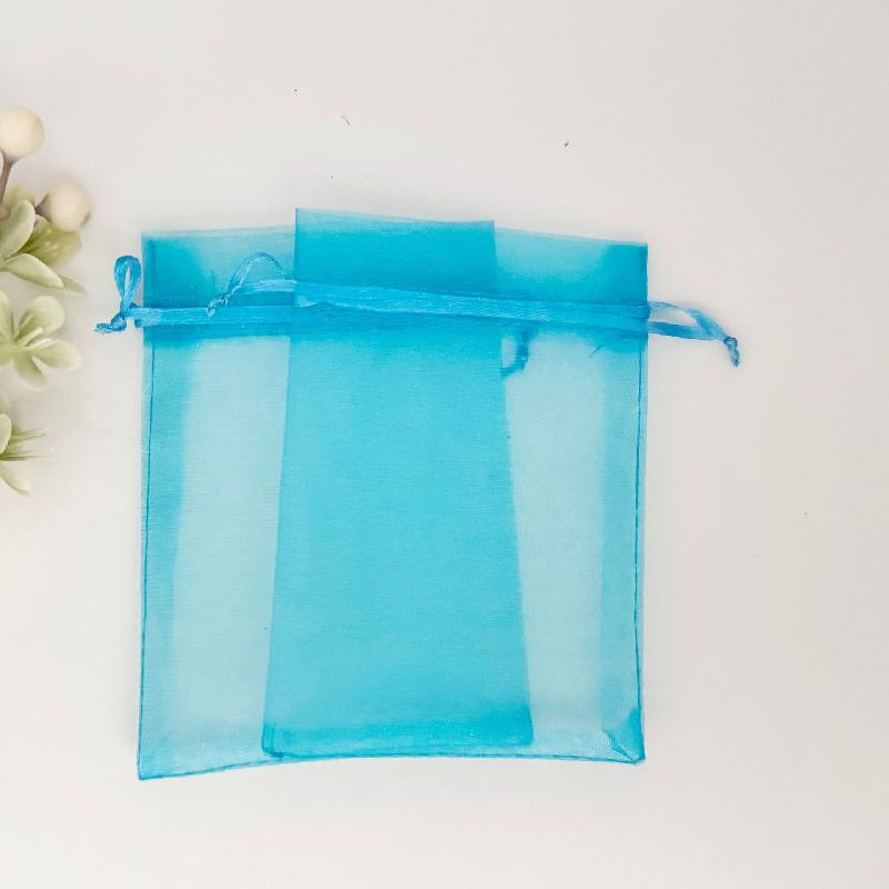 Túi lưới euge màu đơn giản, sẵn có, lý tưởng cho đóng gói mỹ phẩm, quà tặng và trang sức. Chất liệu nhẹ và tiện dụng cho mọi nhu cầu.