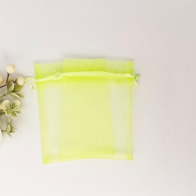 Túi lưới euge màu đơn giản, sẵn có, lý tưởng cho đóng gói mỹ phẩm, quà tặng và trang sức. Chất liệu nhẹ và tiện dụng cho mọi nhu cầu.