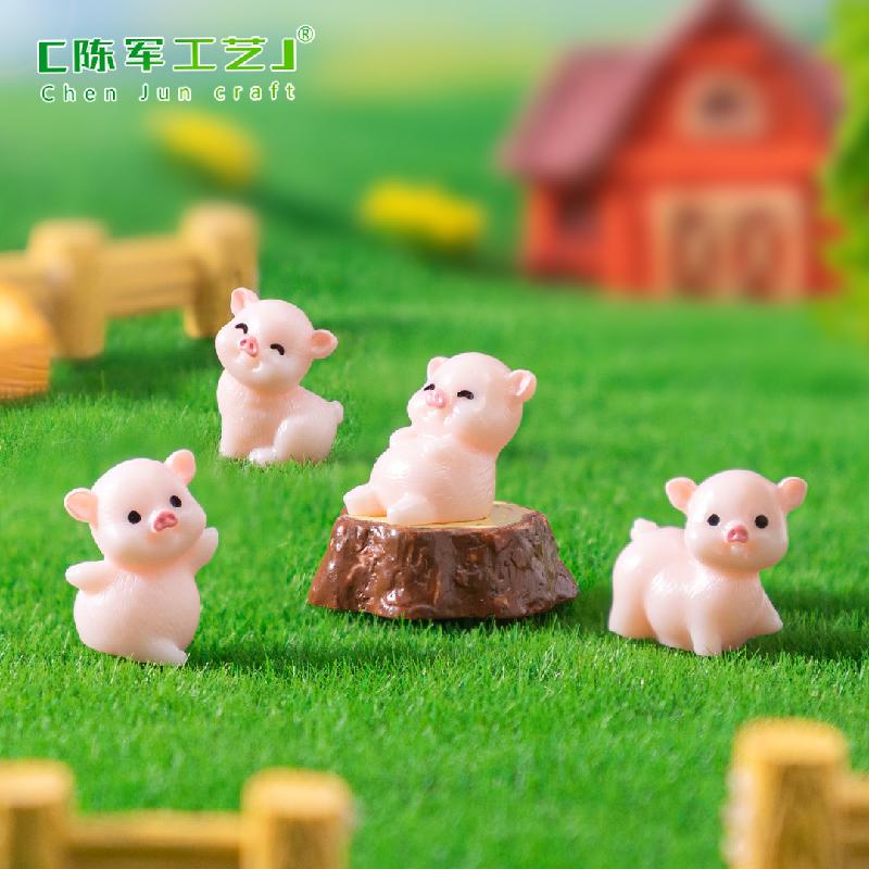 微景观创意可爱四只小猪公仔DIY装饰品挂配件迷你车载桌面小摆件
