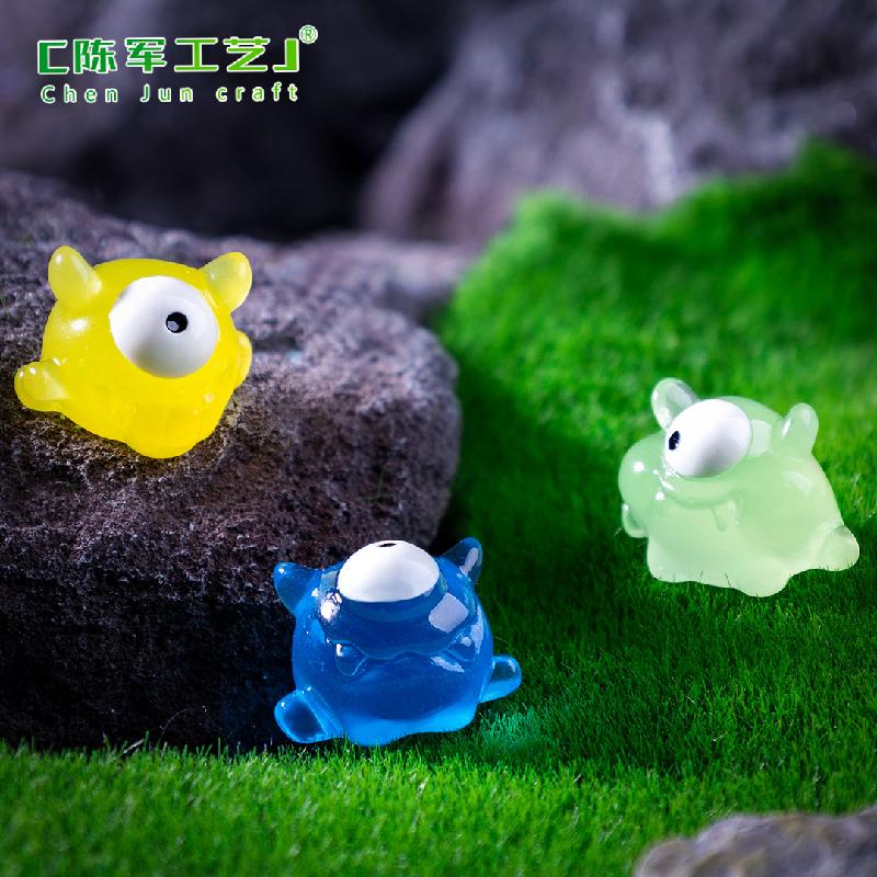 跨境外贸微景观创意荧夜光独眼小怪兽 DIY装饰品挂配件迷你小摆件