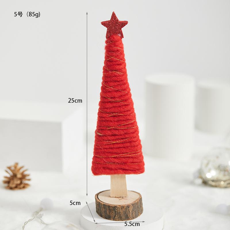Đồ trang trí Giáng Sinh phong cách Bắc Âu - gỗ và len, bao gồm tuần lộc, ông già Noel, cây thông. Hoàn hảo cho trang trí bàn và không gian Giáng Sinh.