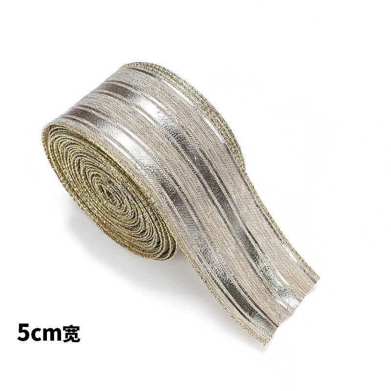 Dải ruy băng Giáng Sinh: Vải bố, màu đỏ với viền vàng, trang trí không khí lễ hội và tạo điểm nhấn đẹp mắt.